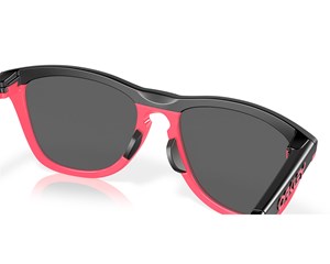 Óculos de Sol Oakley Frogskins Hybrid Matte Black Neon Pink Prizm Black OO9289 04-55