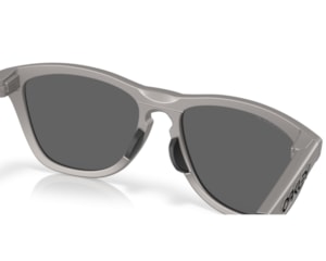 Óculos de Sol Oakley Frogskins Range Alloy Titanium Prizm Black Polarized OO9284 23-55