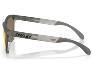 Óculos de Sol Oakley Frogskins Range XL Matte Grey Smoke Grey Ink Prizm Ruby OO9503 01-58