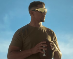 Óculos de Sol Oakley Meta Wearable Vanguard Prizm 24k OW8001 04-52