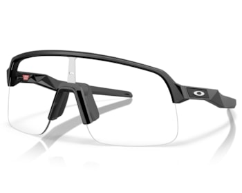Óculos de Sol Oakley Sutro Lite S Clear to Black Iridium Photochromic OO9496 07-34